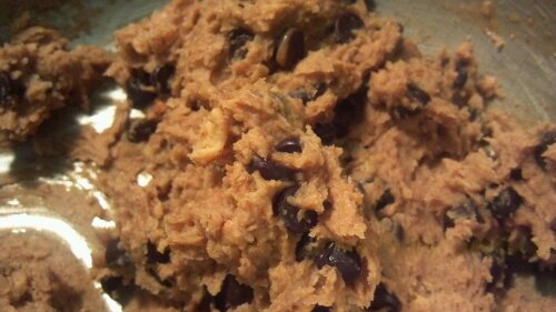 It looks like completely normal cookie dough... 